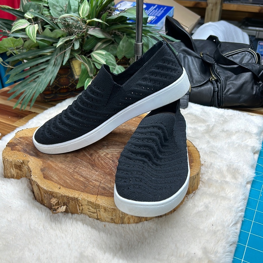 Mountain Sole black‎ slip on tennis shoes women’s 7